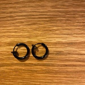Clip on hoops black